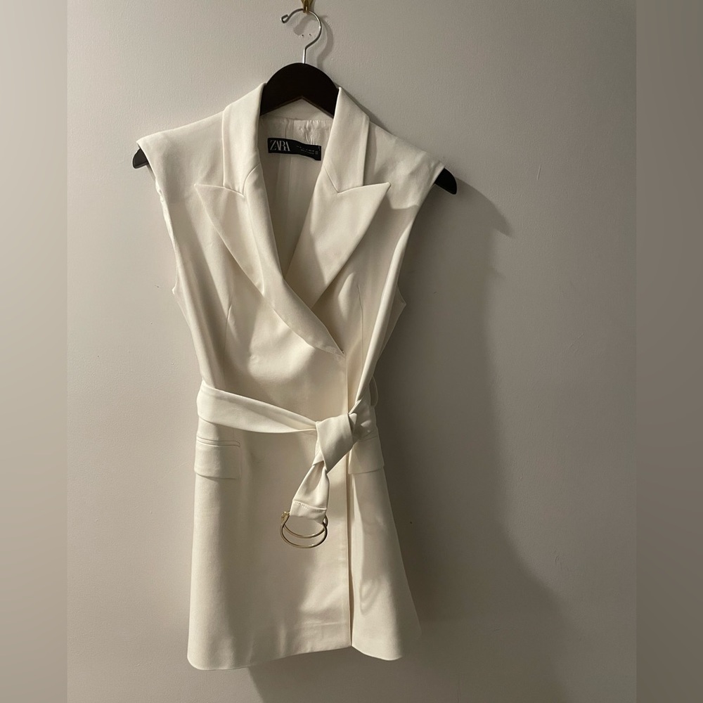 Zara vest, size XS (runs true to size). Hip length.